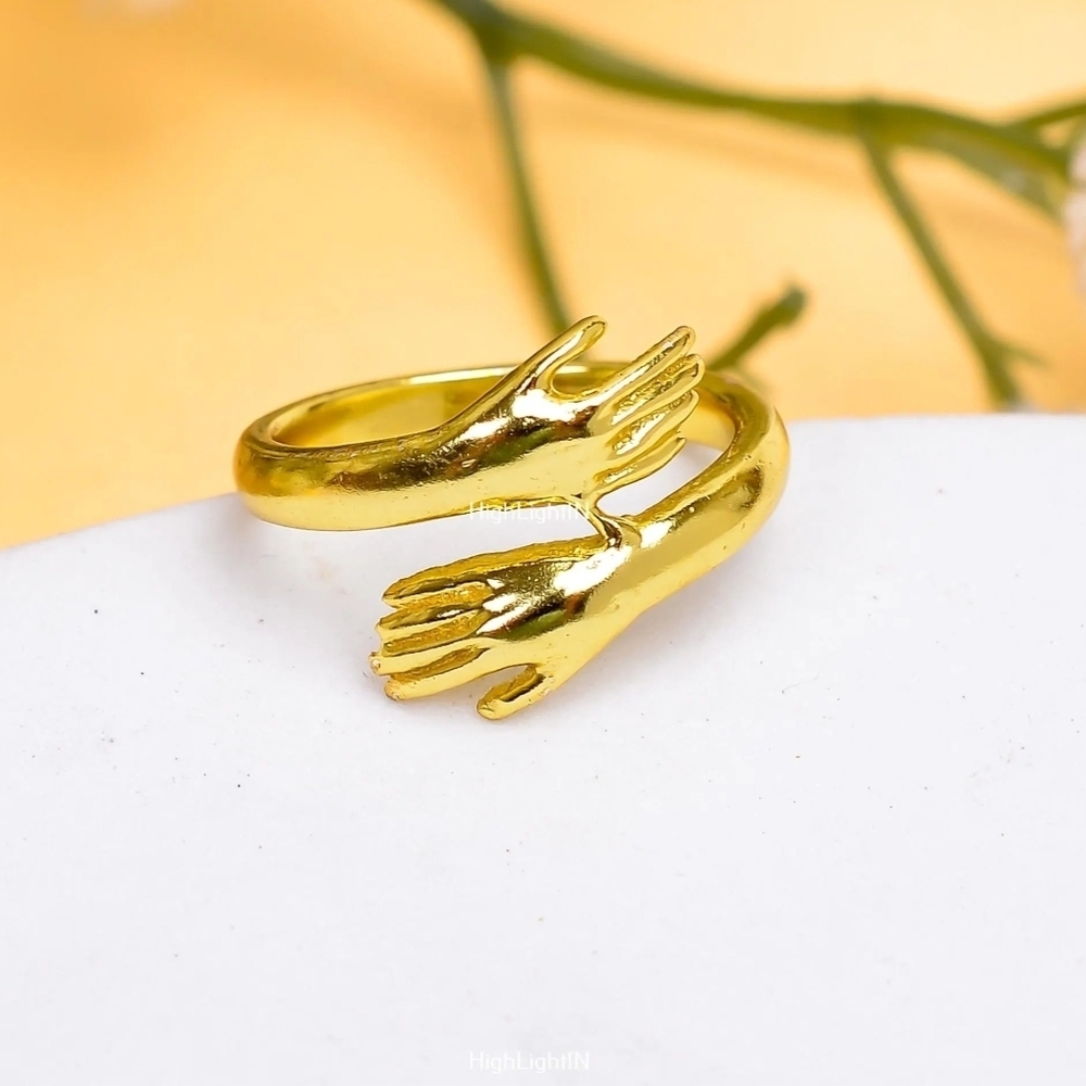 4/$15 Hugging Gold Hand Ring Heirloom Sz 9 Unisex Men's Women's Gift